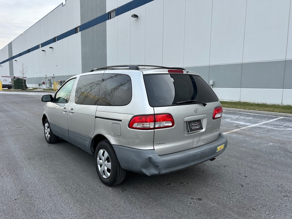 Toyota Sienna LE 2002