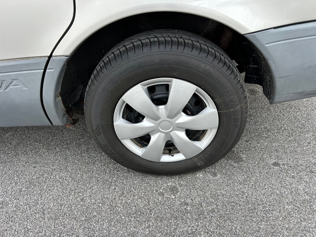 Toyota Sienna LE 2002