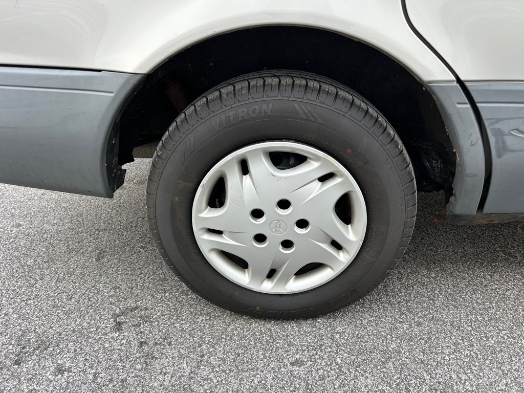 Toyota Sienna LE 2002