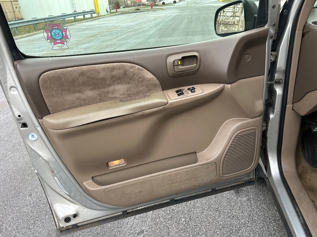 Toyota Sienna LE 2002