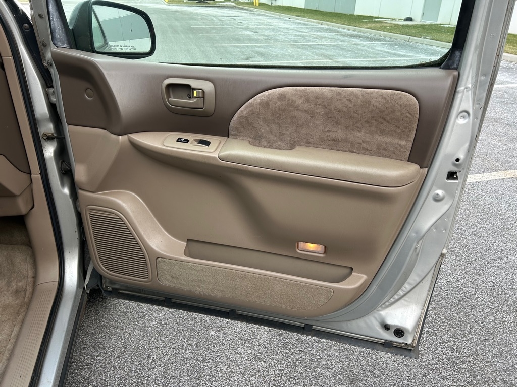 Toyota Sienna LE 2002