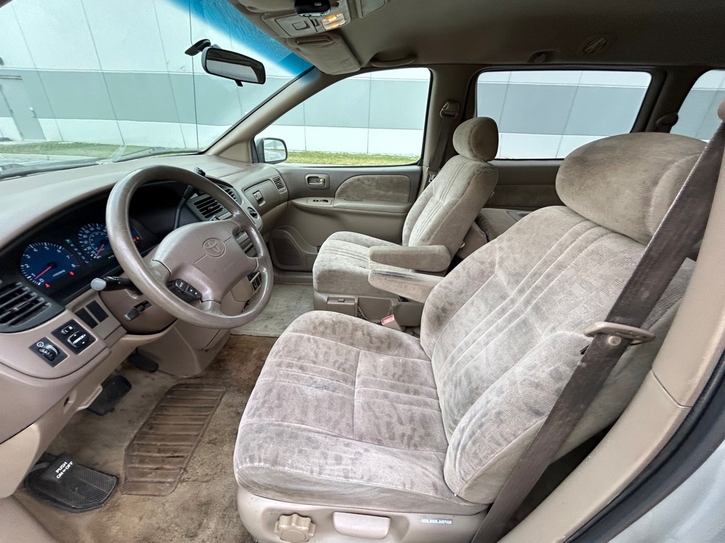 Toyota Sienna LE 2002