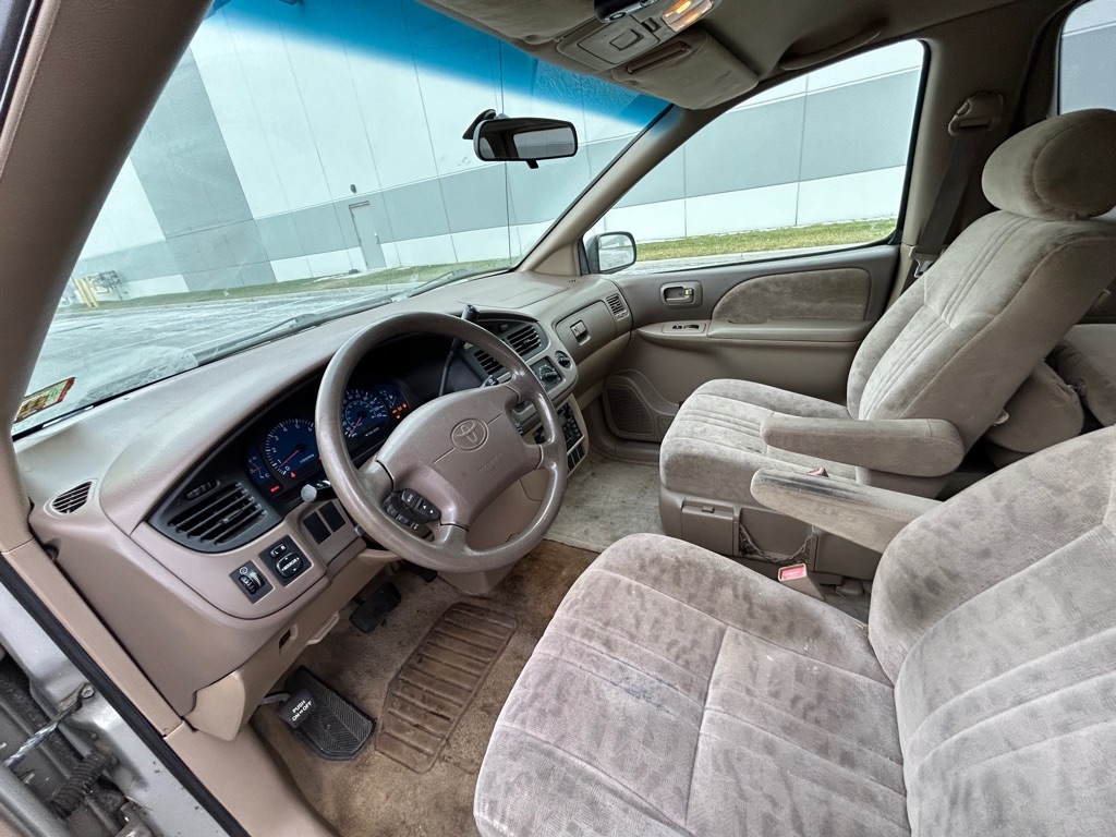 Toyota Sienna LE 2002