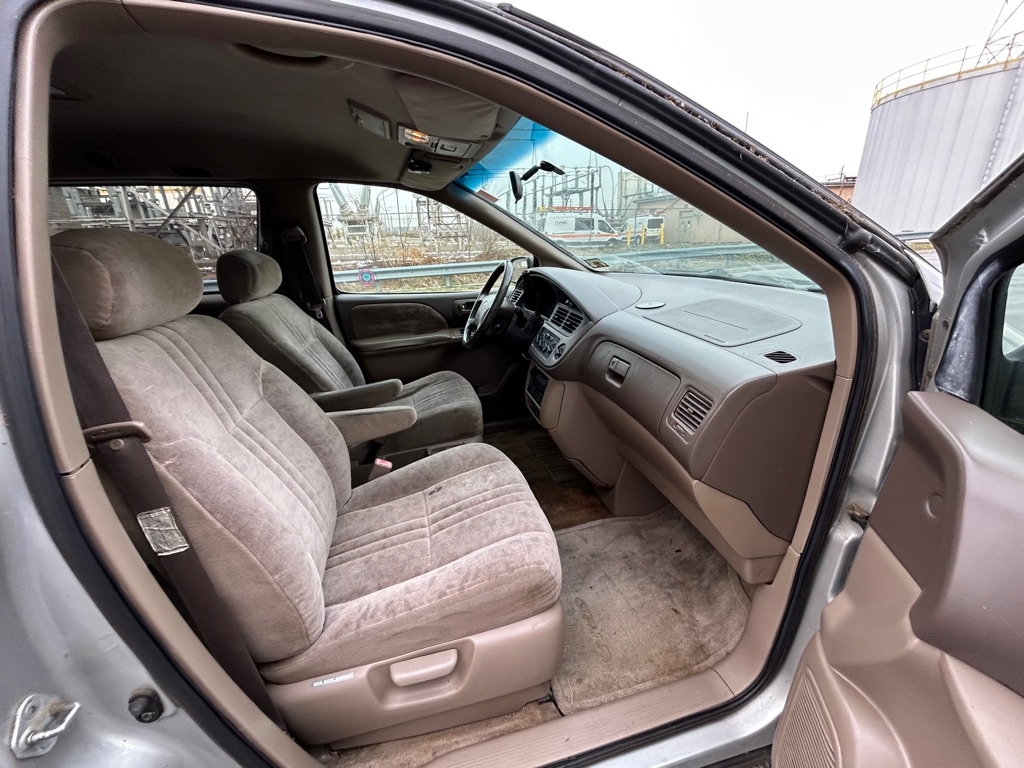 Toyota Sienna LE 2002