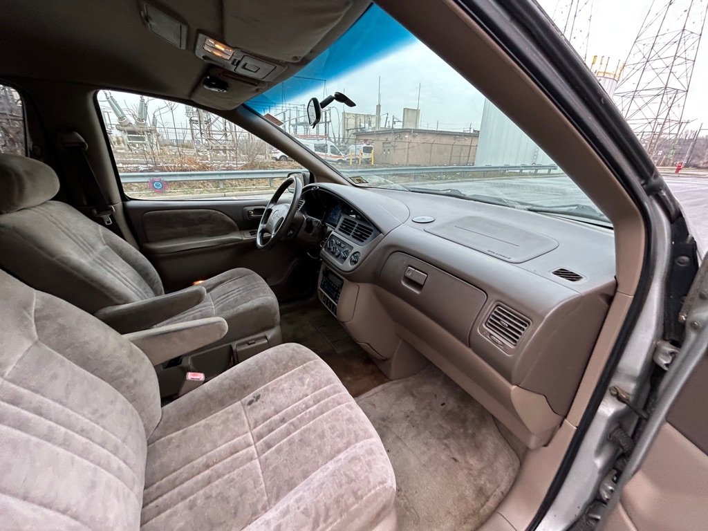 Toyota Sienna LE 2002