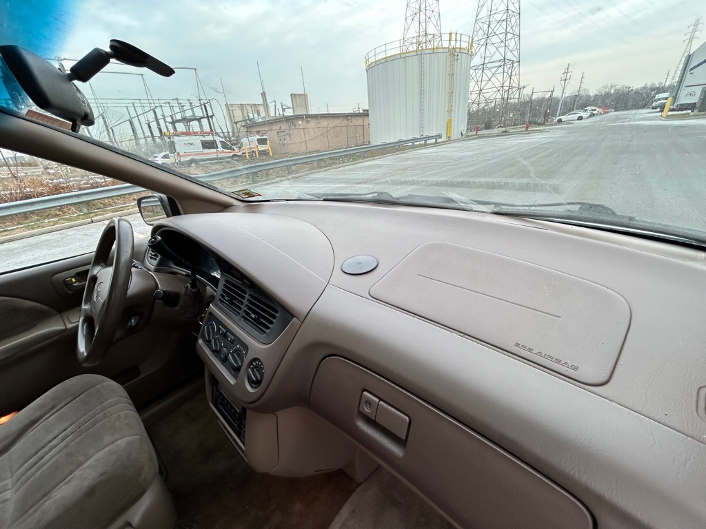 Toyota Sienna LE 2002