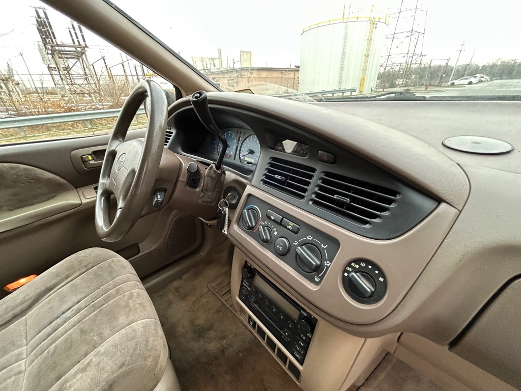 Toyota Sienna LE 2002