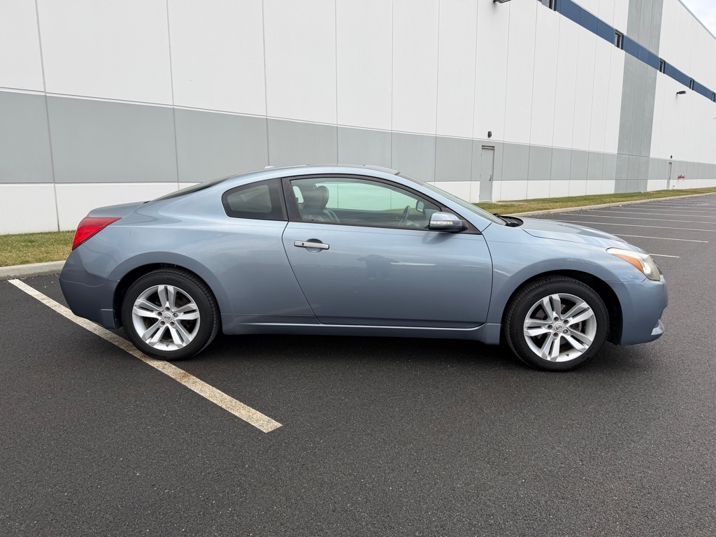 Nissan Altima 2.5 S CVT Coupe 2011