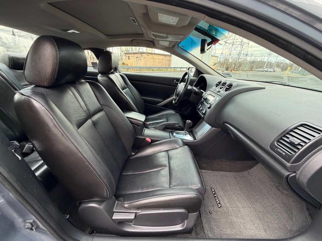 Nissan Altima 2.5 S CVT Coupe 2011