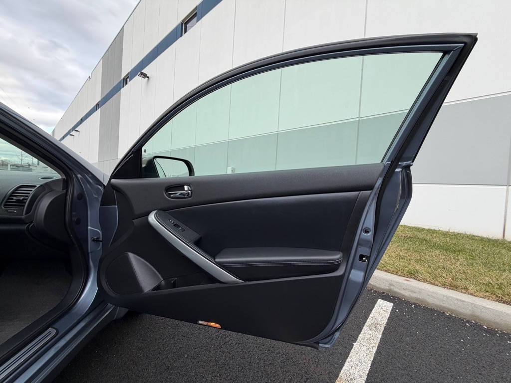 Nissan Altima 2.5 S CVT Coupe 2011