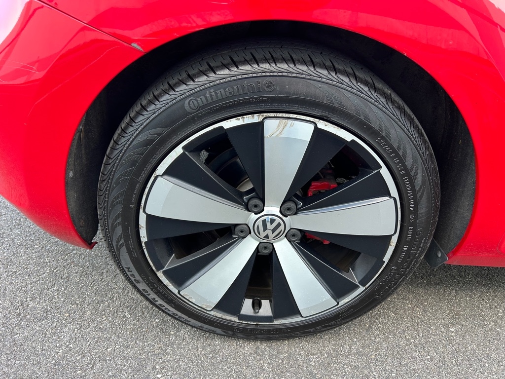 Volkswagen Beetle 2.0T Turbo Convertible 2013