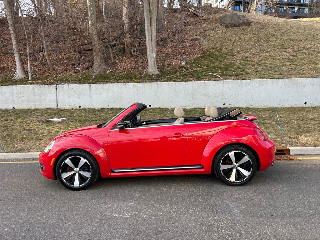 Volkswagen Beetle 2.0T Turbo Convertible 2013