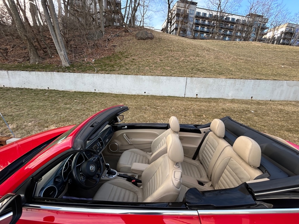 Volkswagen Beetle 2.0T Turbo Convertible 2013
