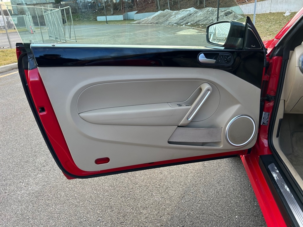 Volkswagen Beetle 2.0T Turbo Convertible 2013