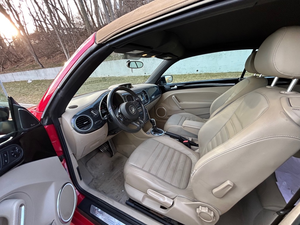 Volkswagen Beetle 2.0T Turbo Convertible 2013