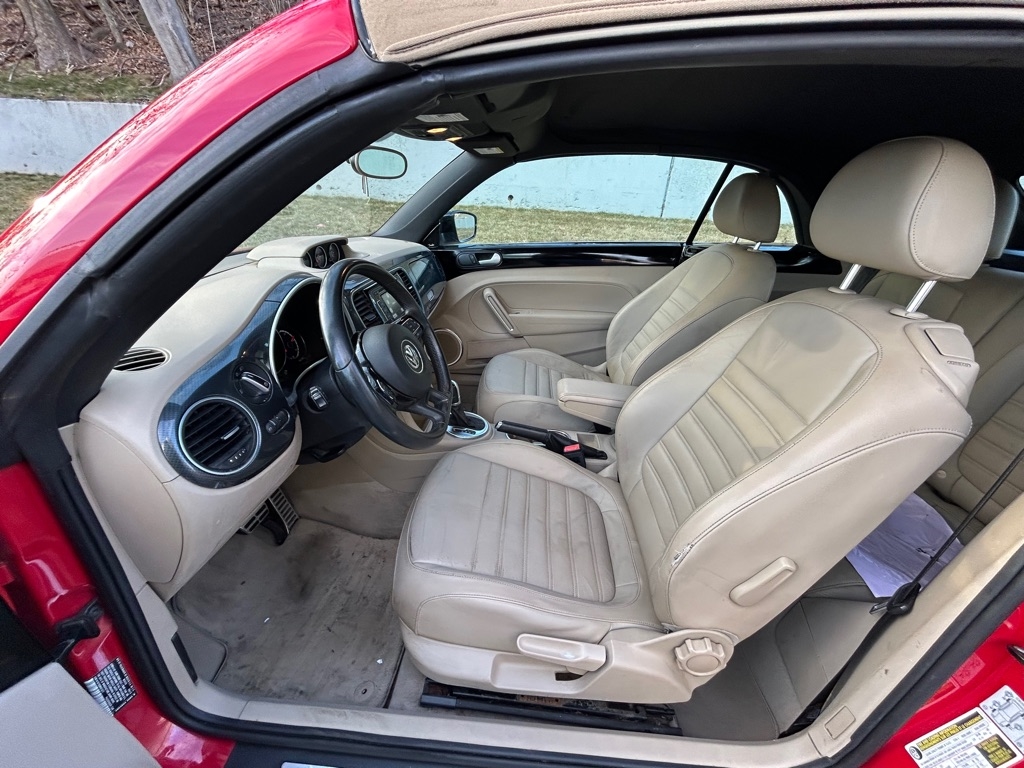 Volkswagen Beetle 2.0T Turbo Convertible 2013