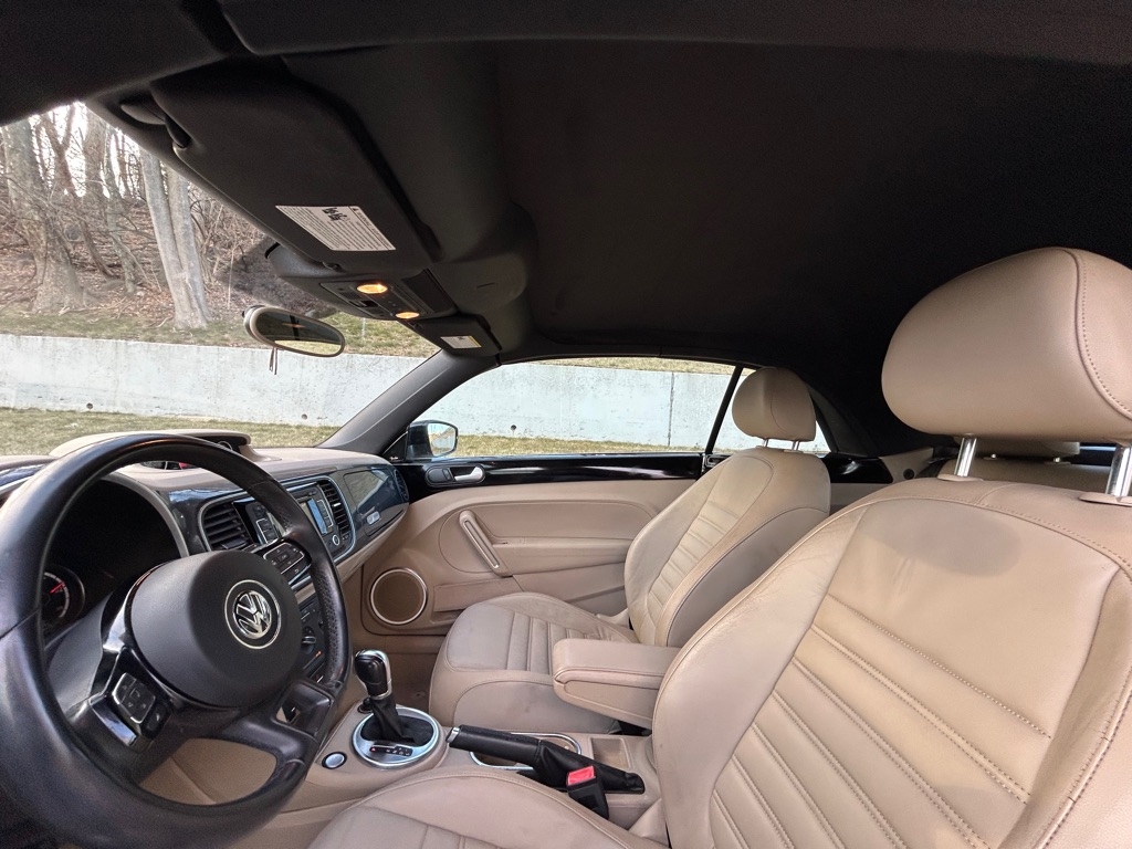 Volkswagen Beetle 2.0T Turbo Convertible 2013