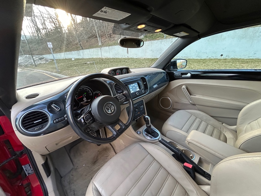 Volkswagen Beetle 2.0T Turbo Convertible 2013