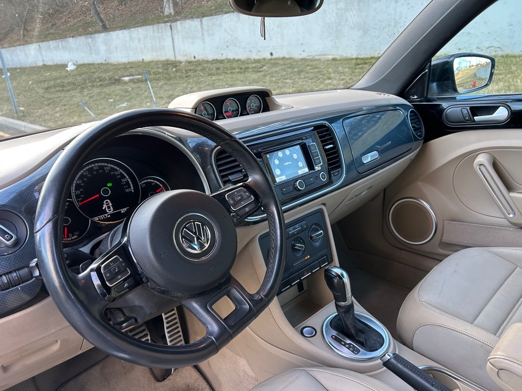 Volkswagen Beetle 2.0T Turbo Convertible 2013