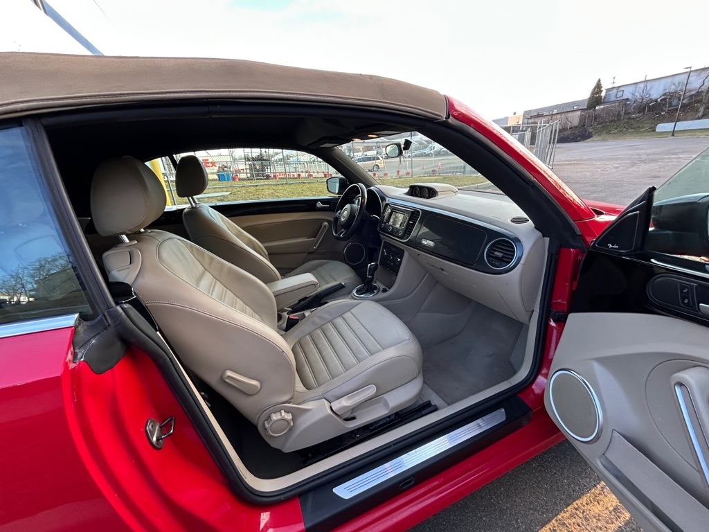 Volkswagen Beetle 2.0T Turbo Convertible 2013