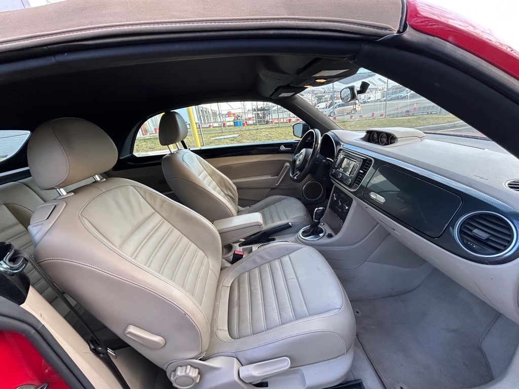 Volkswagen Beetle 2.0T Turbo Convertible 2013