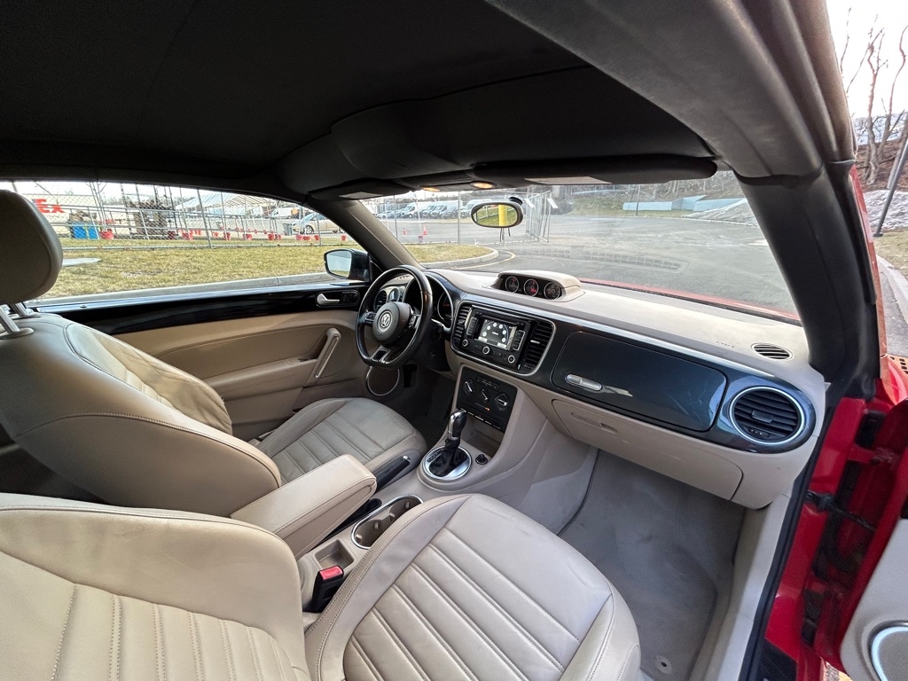 Volkswagen Beetle 2.0T Turbo Convertible 2013