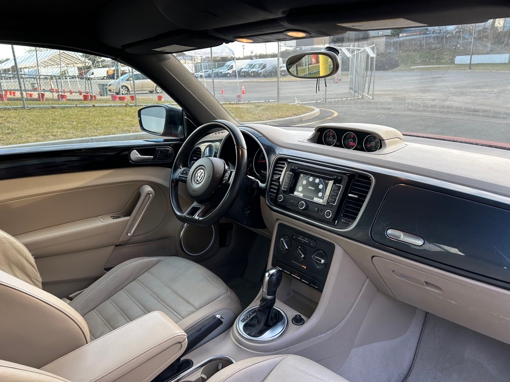 Volkswagen Beetle 2.0T Turbo Convertible 2013