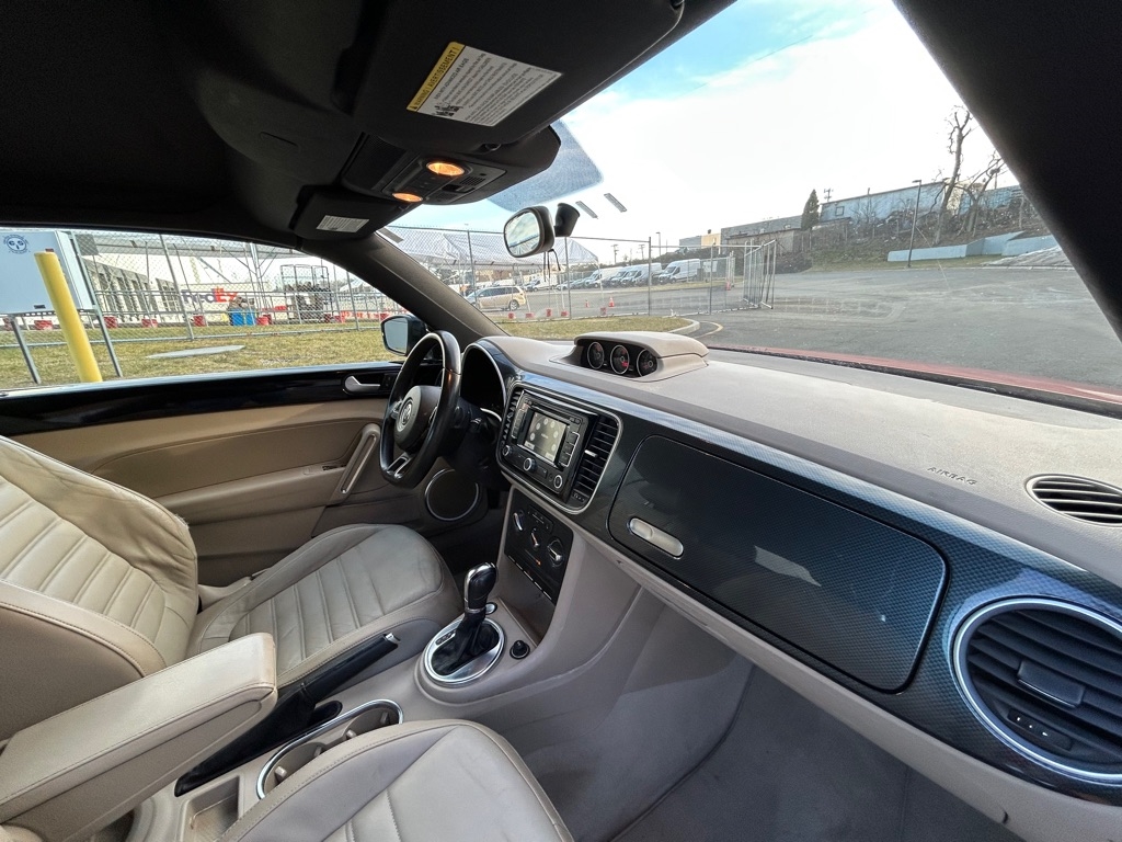 Volkswagen Beetle 2.0T Turbo Convertible 2013