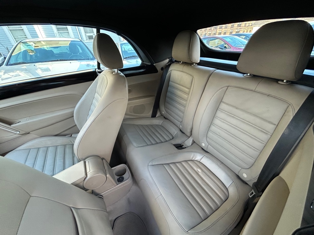 Volkswagen Beetle 2.0T Turbo Convertible 2013