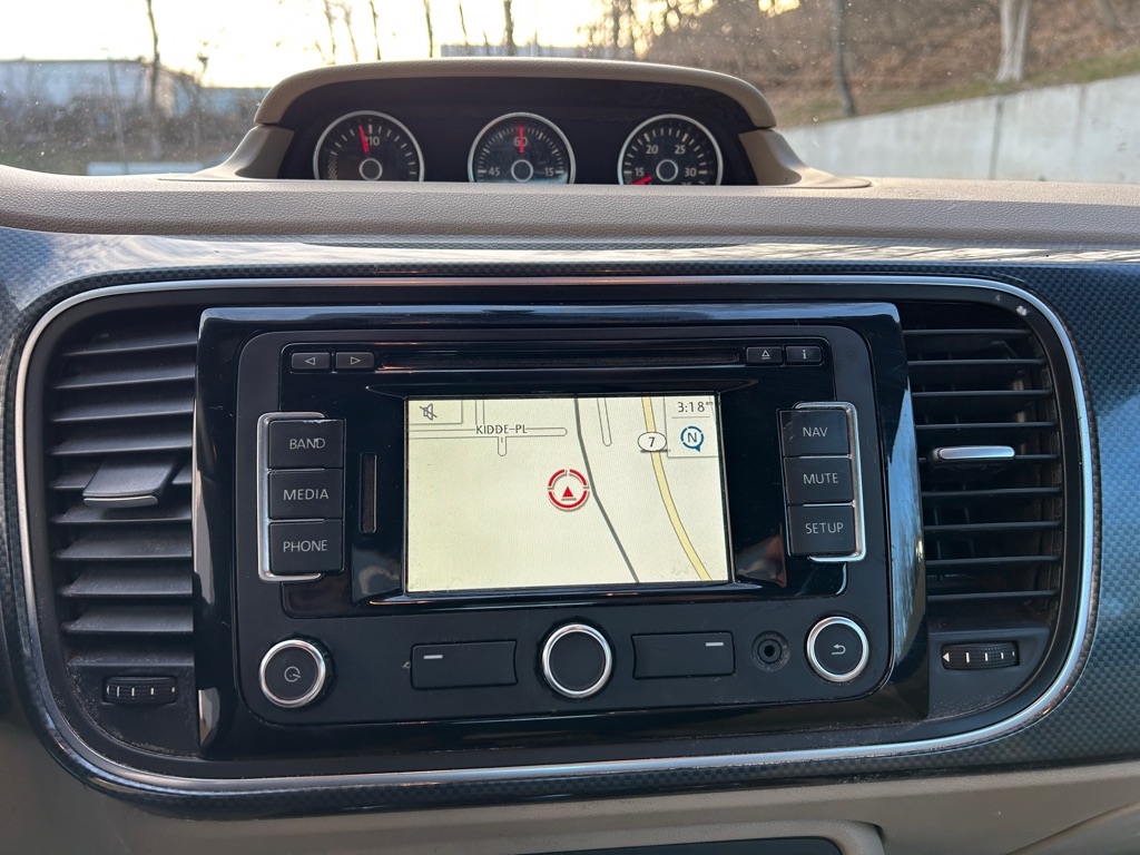 Volkswagen Beetle 2.0T Turbo Convertible 2013