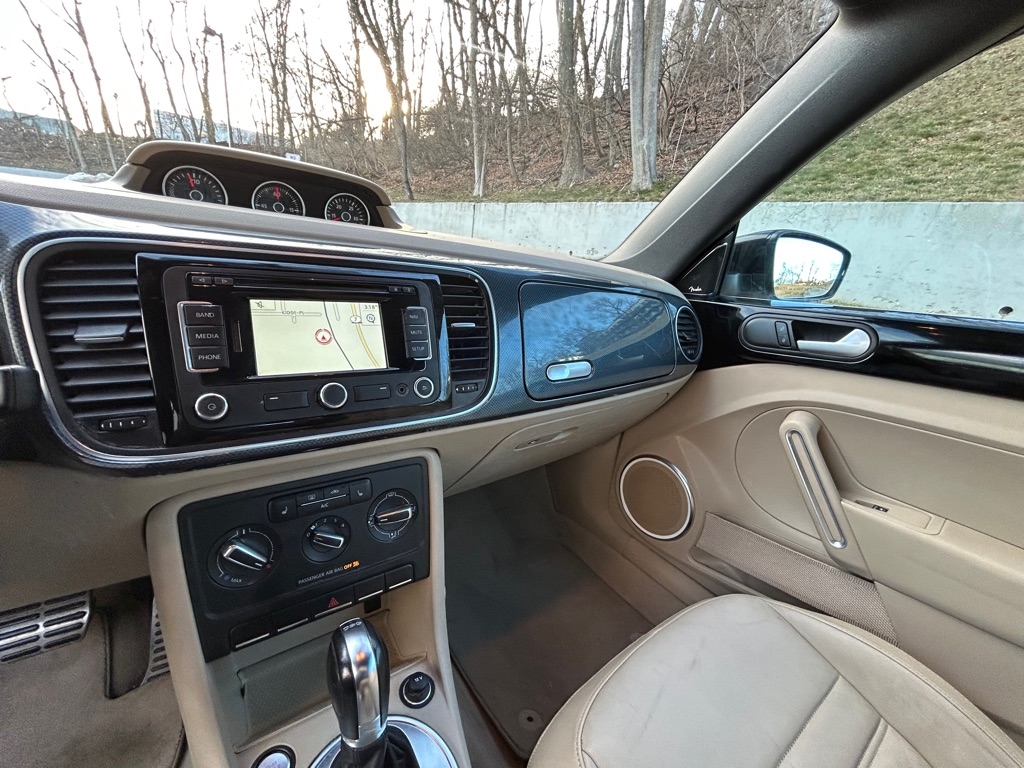 Volkswagen Beetle 2.0T Turbo Convertible 2013