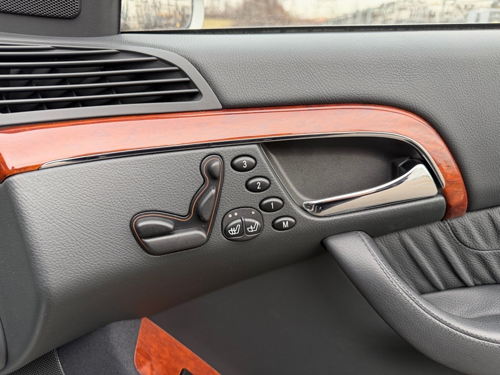 Mercedes-Benz S-Class  2005