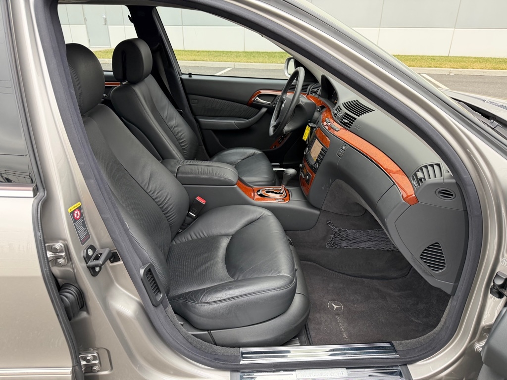 Mercedes-Benz S-Class  2005