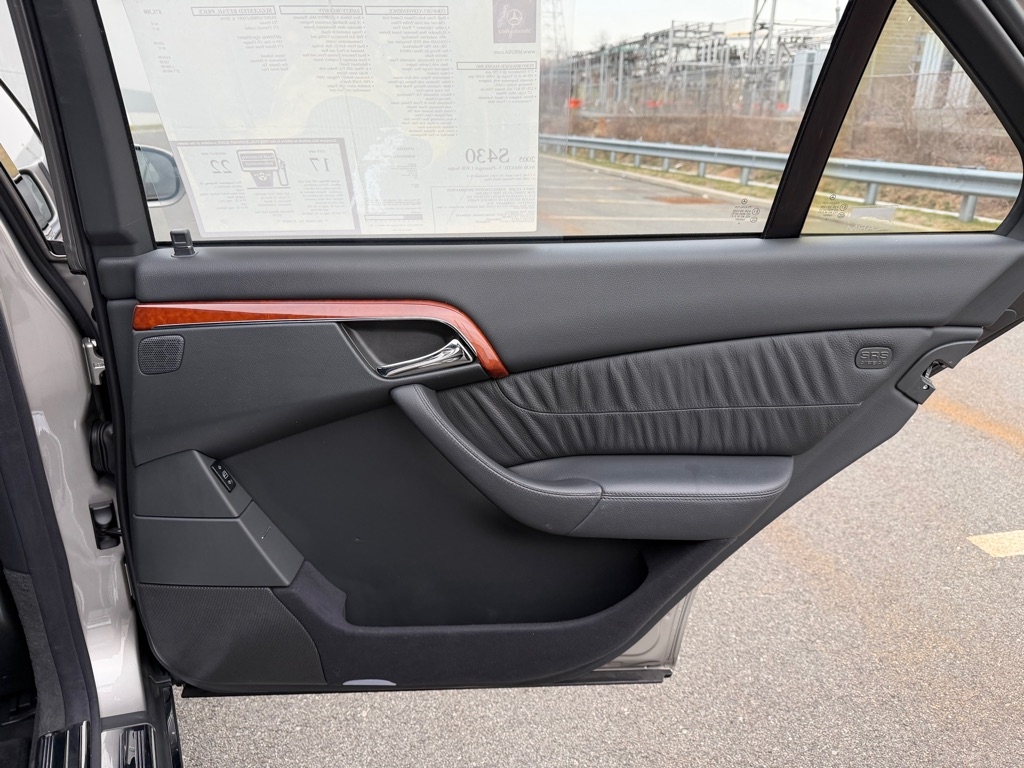 Mercedes-Benz S-Class  2005