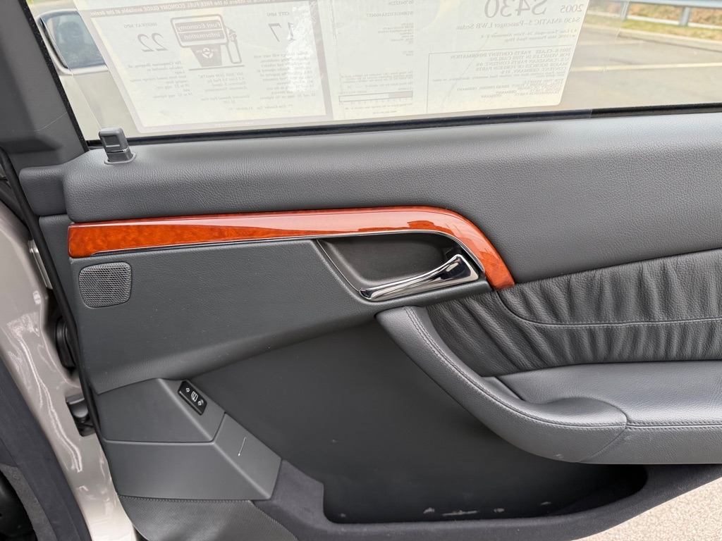 Mercedes-Benz S-Class  2005