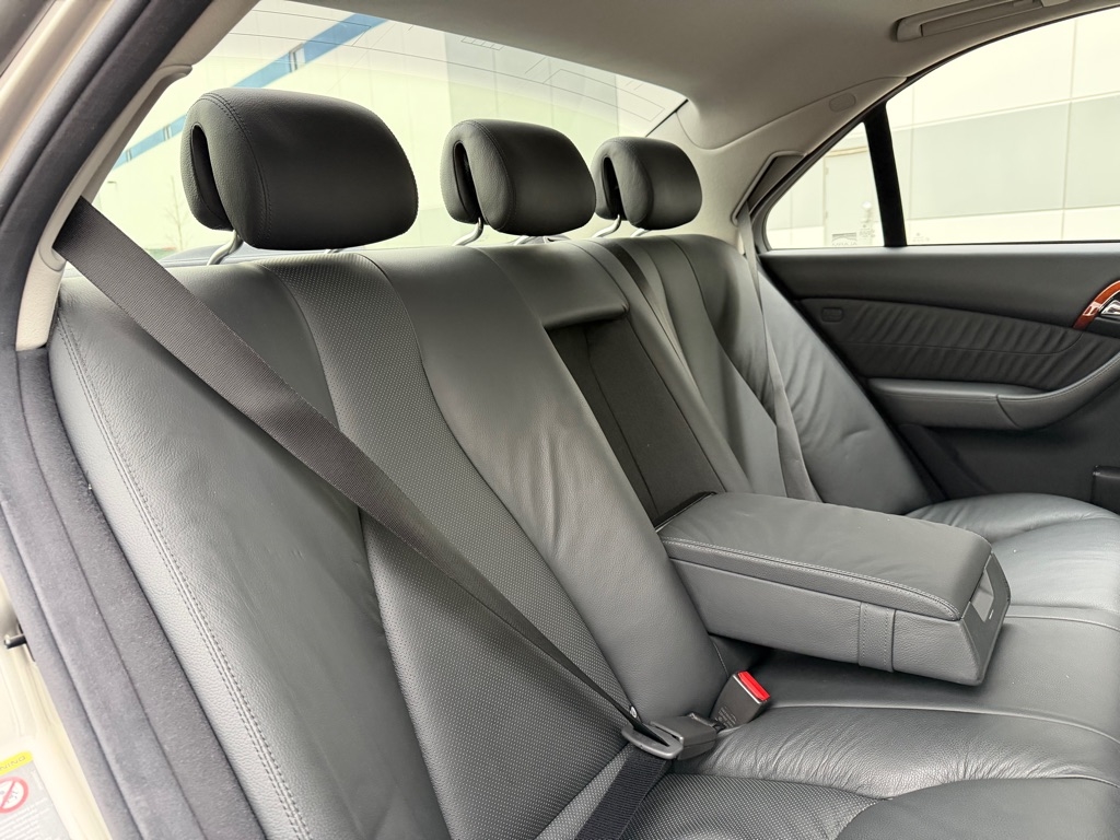 Mercedes-Benz S-Class  2005