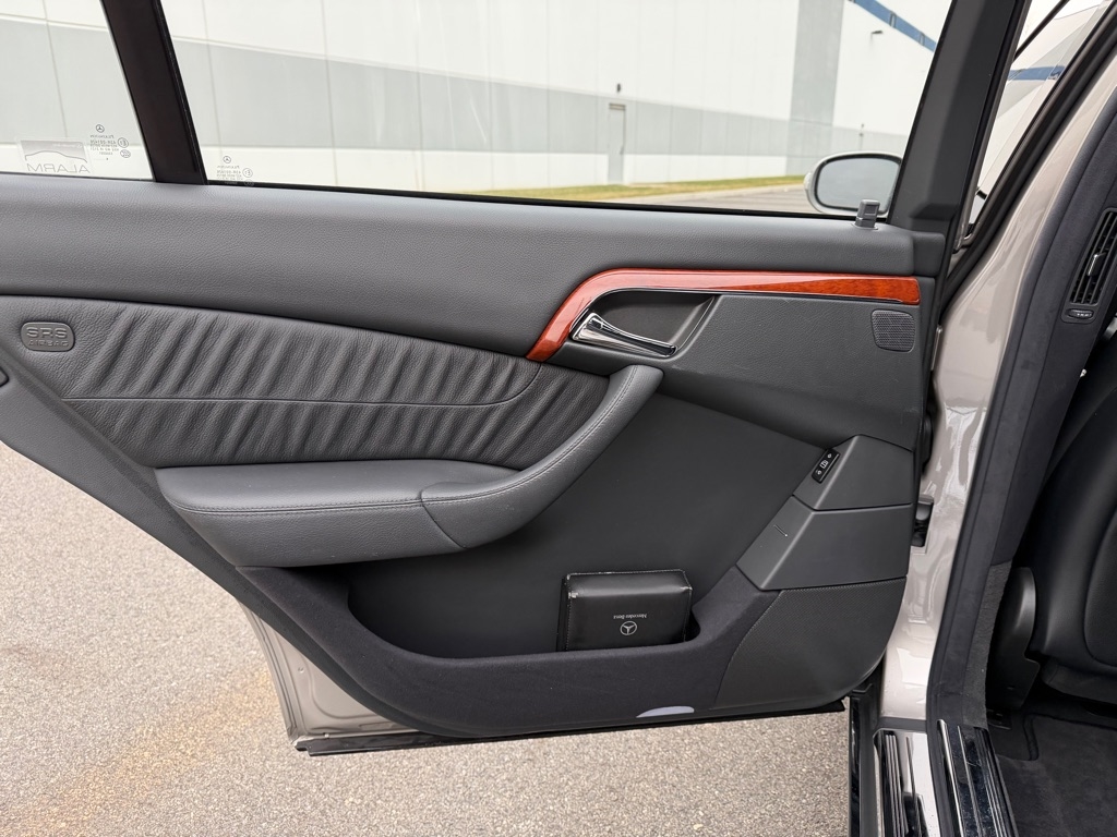 Mercedes-Benz S-Class  2005