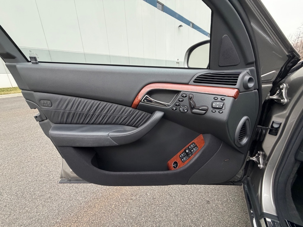 Mercedes-Benz S-Class  2005