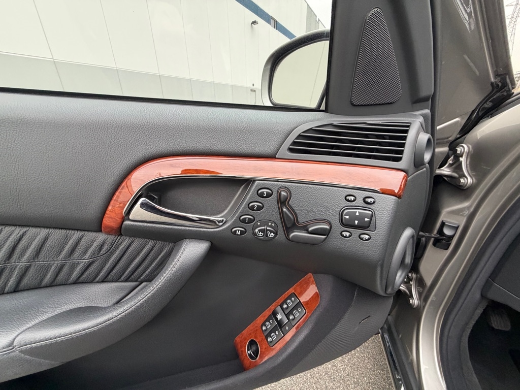 Mercedes-Benz S-Class  2005