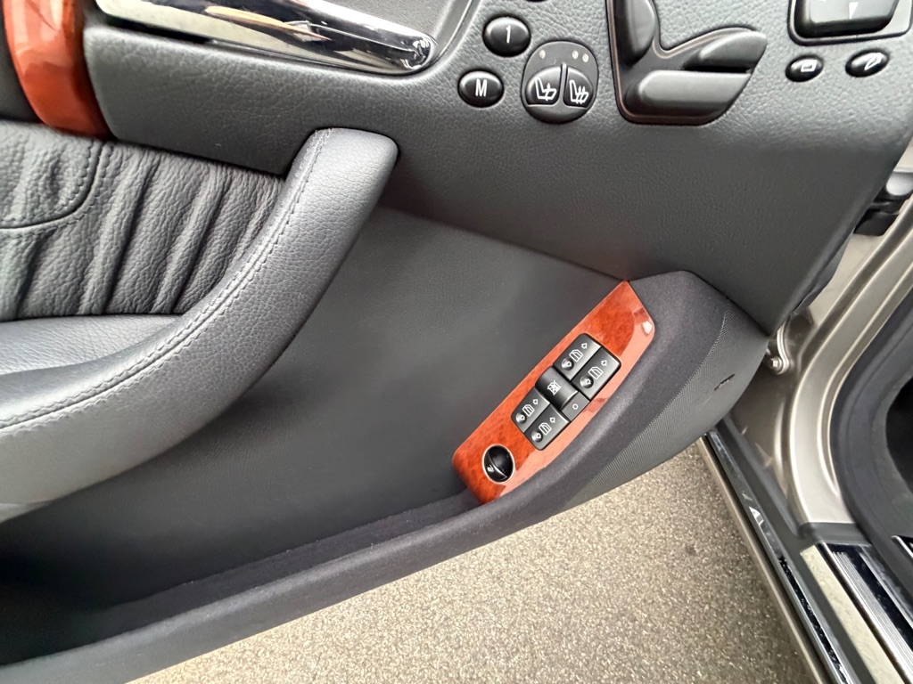 Mercedes-Benz S-Class  2005