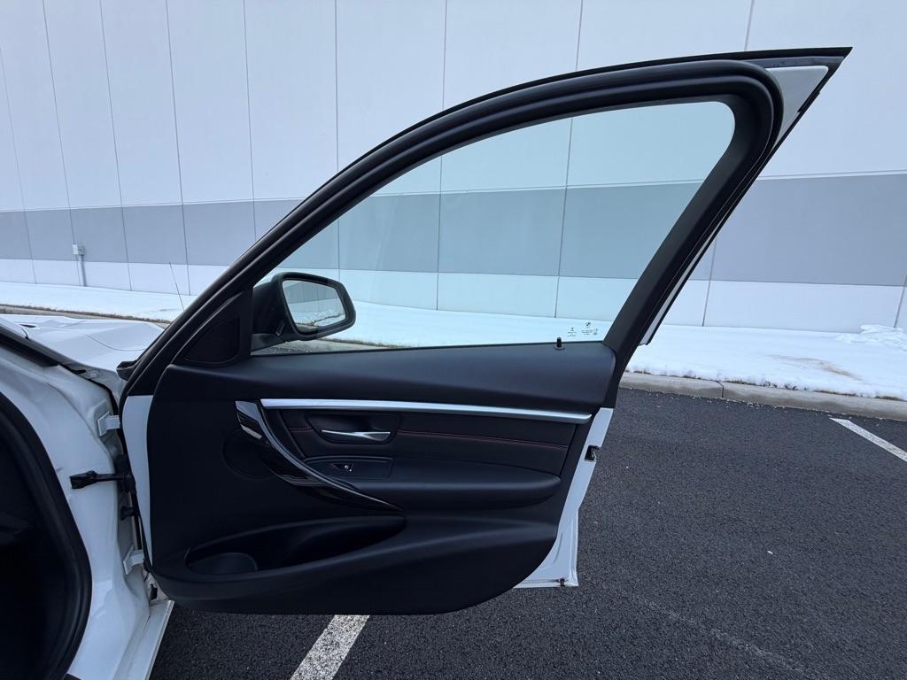 BMW 3-Series 328i xDrive Sedan 2016