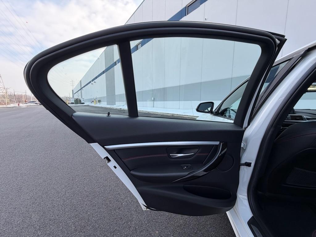 BMW 3-Series 328i xDrive Sedan 2016