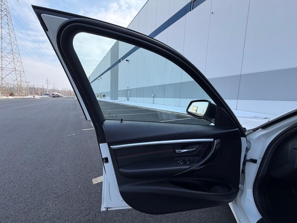 BMW 3-Series 328i xDrive Sedan 2016