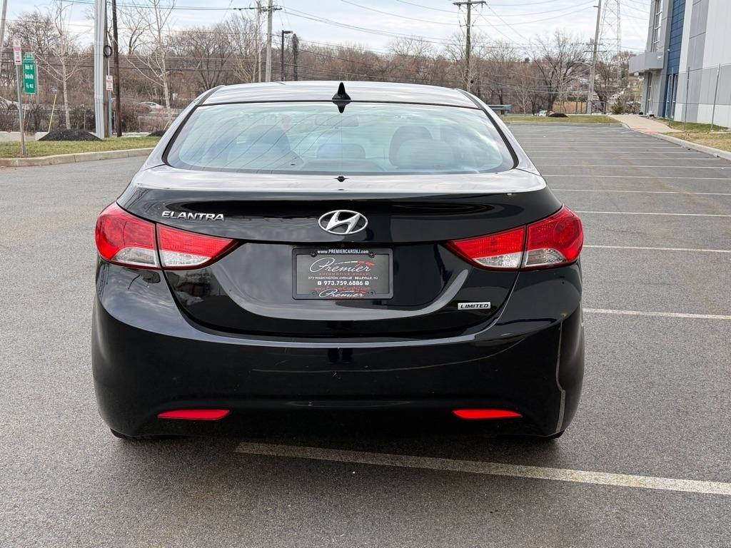 Hyundai Elantra  2013