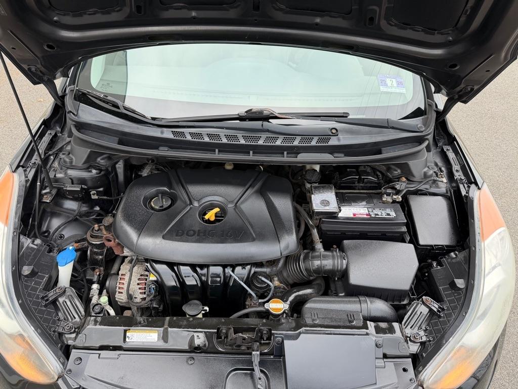 Hyundai Elantra  2013