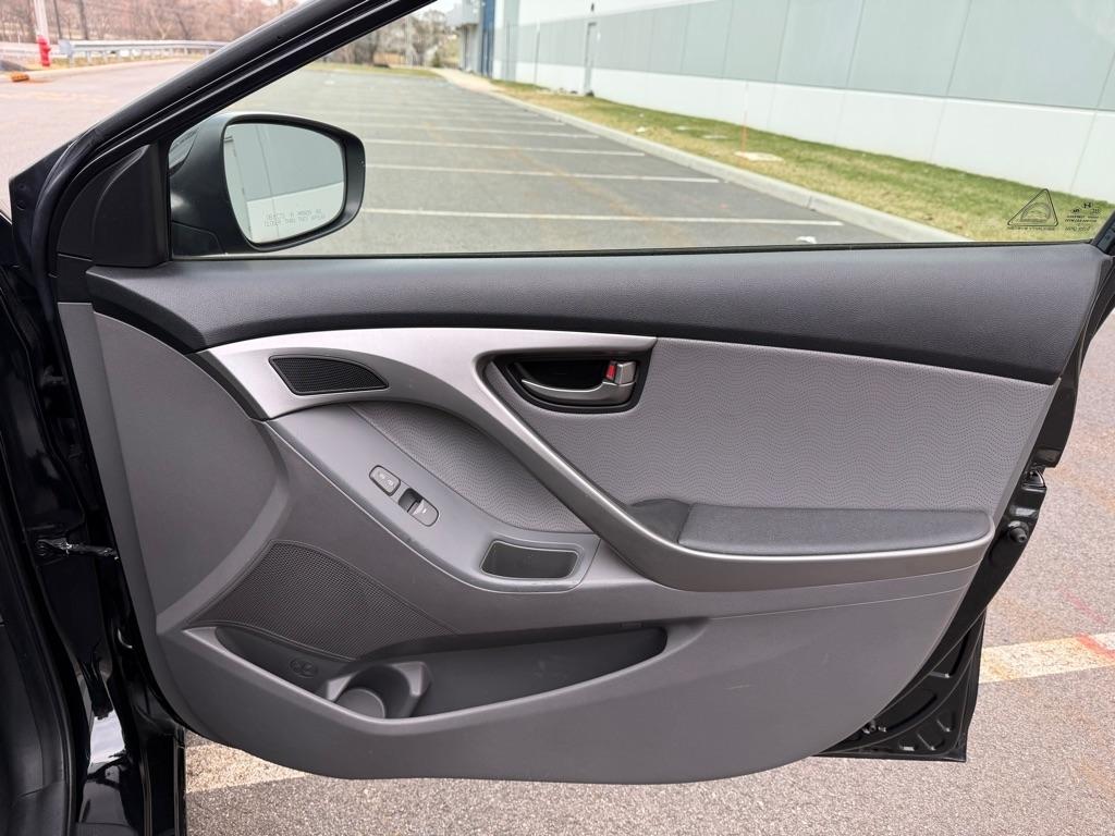 Hyundai Elantra  2013