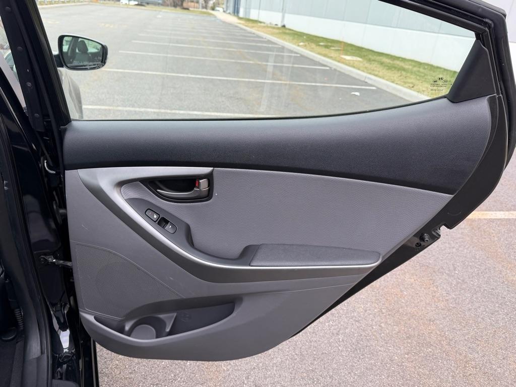 Hyundai Elantra  2013