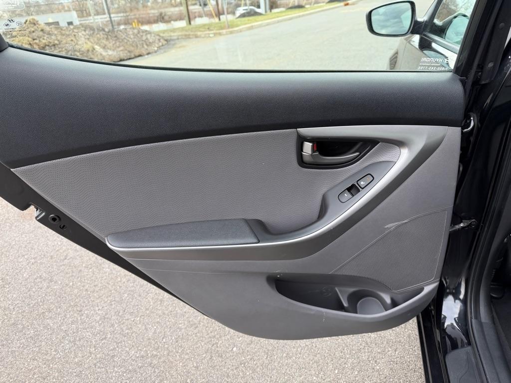 Hyundai Elantra  2013