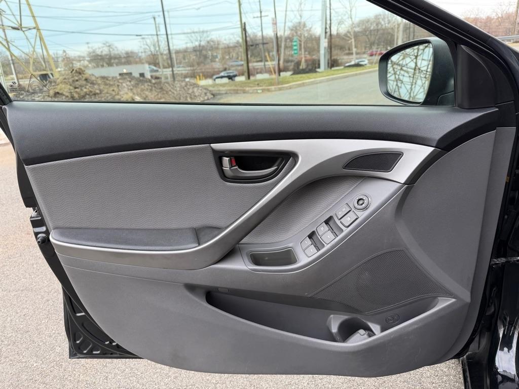 Hyundai Elantra  2013