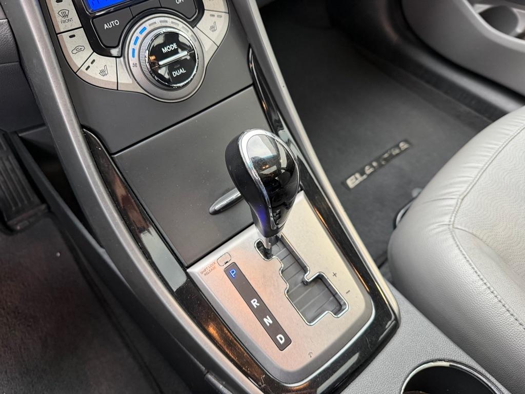Hyundai Elantra  2013